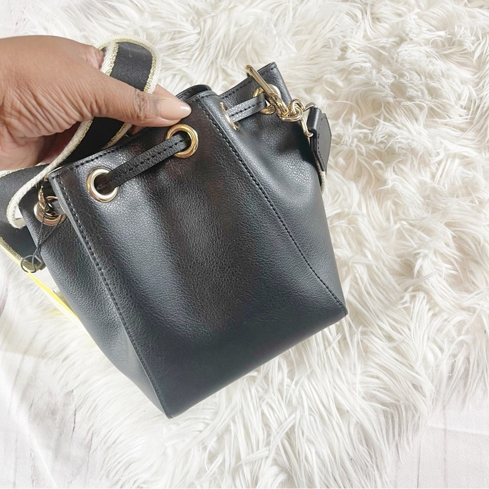 Marc Jacobs The Leather Bucket Bag Black Gold Hardware Drawstring Crossbody NWT - Picture 5 of 10